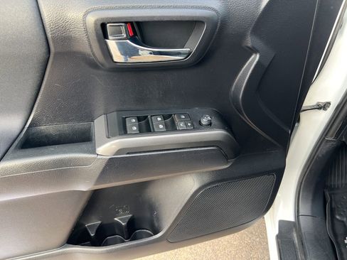 Used 2020 Toyota Tacoma TRD Sport w/ Technology Package AWD/4WD image 12