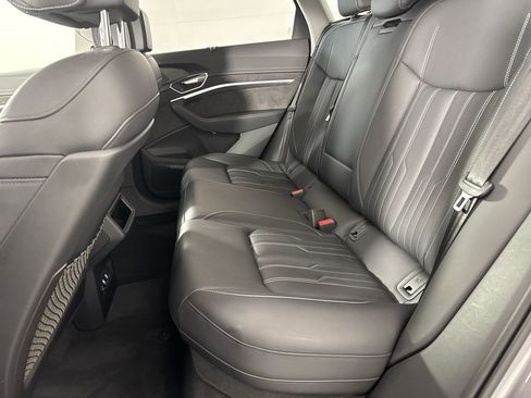 Used 2019 Audi e-tron Prestige w/ Prestige Package AWD/4WD image 28