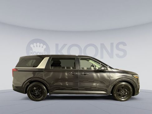 Used 2025 Kia Carnival FWD image 17