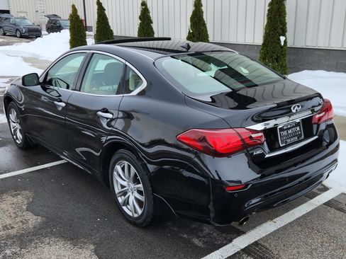 Used 2016 INFINITI Q70 3.7 image 2