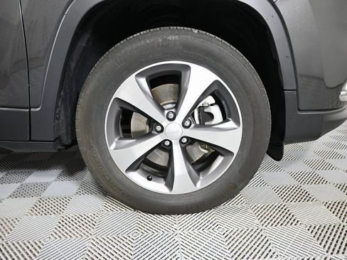 Used 2022 Jeep Cherokee Limited image 11