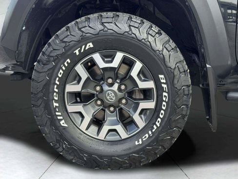 Used 2022 Toyota Tacoma TRD Off-Road w/ Technology Package AWD/4WD image 64