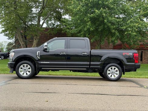 Used 2022 Ford F250 Platinum AWD/4WD image 3
