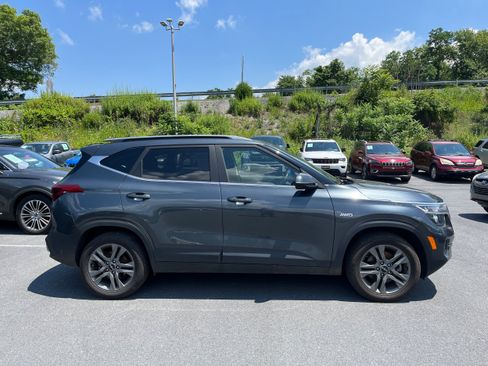 Used 2023 Kia Seltos S AWD/4WD image 5
