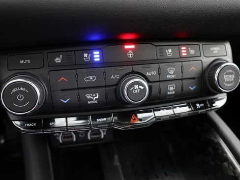 Used 2025 Dodge Durango R/T image 31