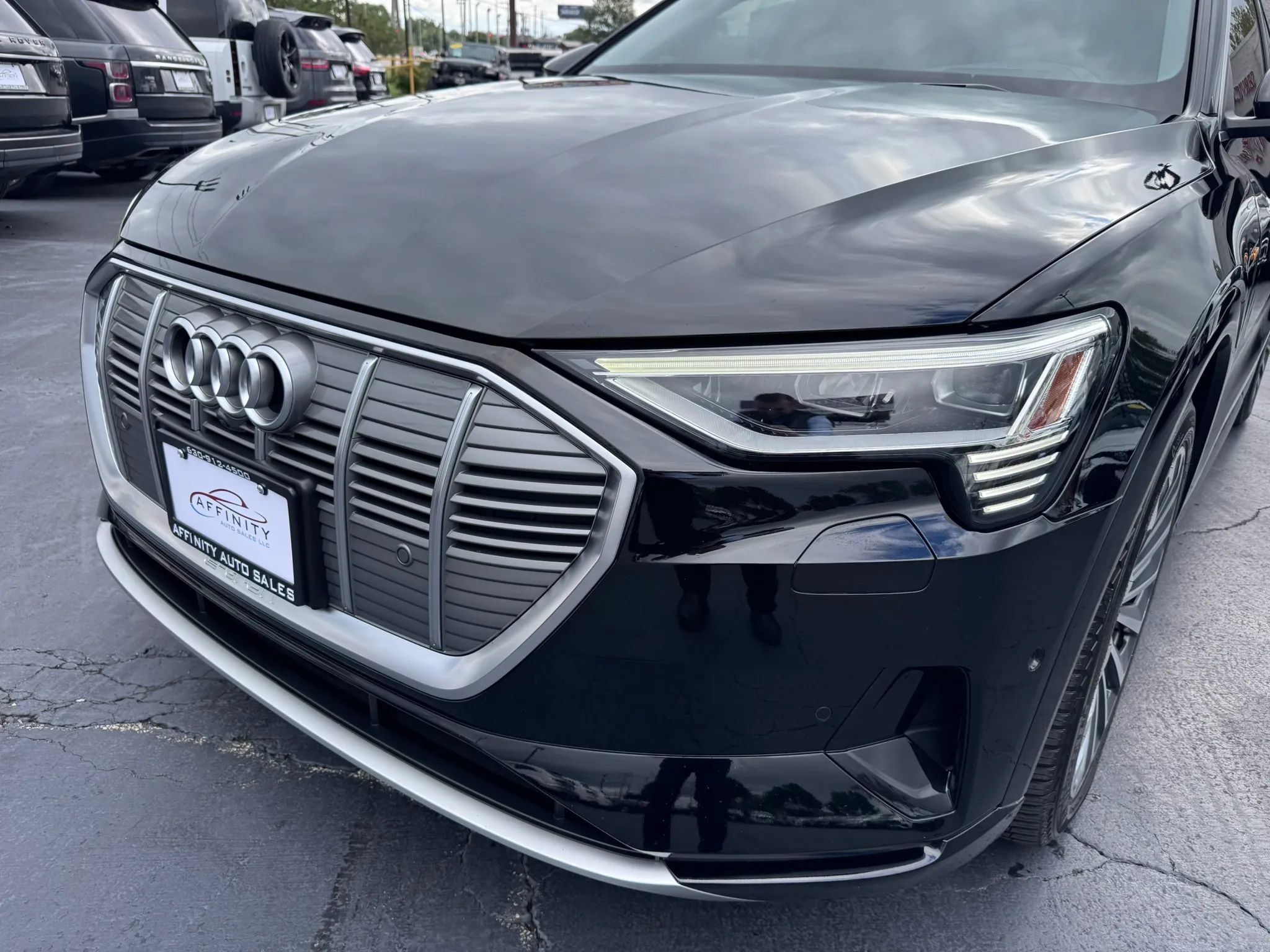 Used 2019 Audi e-tron Prestige w/ Prestige Package AWD/4WD image 7