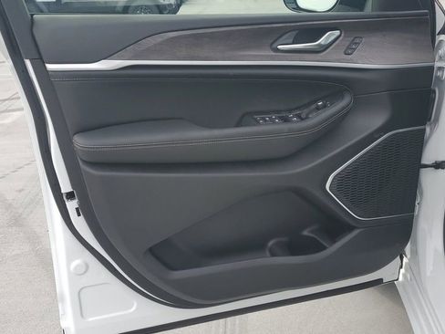 New 2026 Jeep Grand Cherokee L Limited image 22