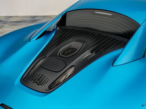 Used 2024 McLaren Artura RWD image 19