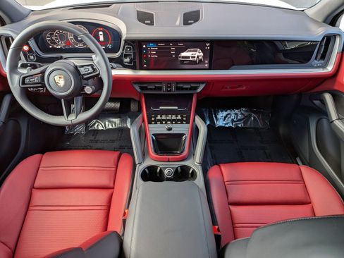 New 2026 Porsche Cayenne image 22