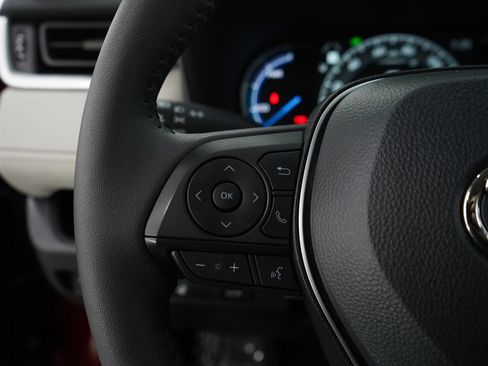 Used 2025 Toyota RAV4 XLE w/ Convenience Package image 27