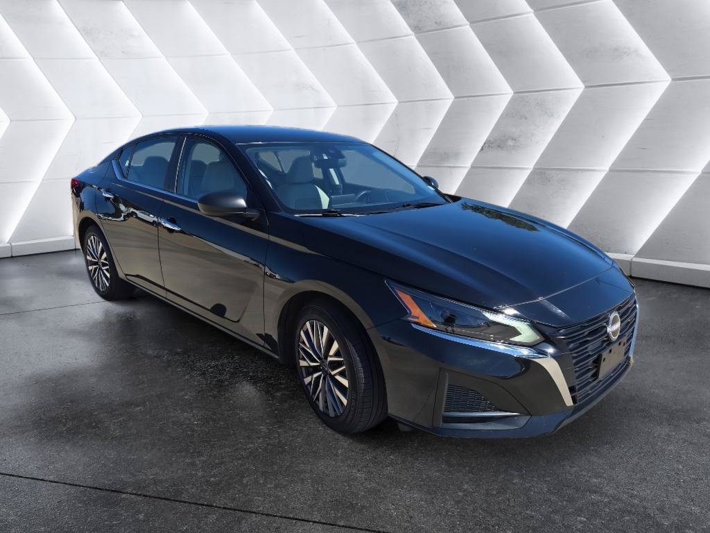 Used 2025 Nissan Altima 2.5 SV FWD image 3