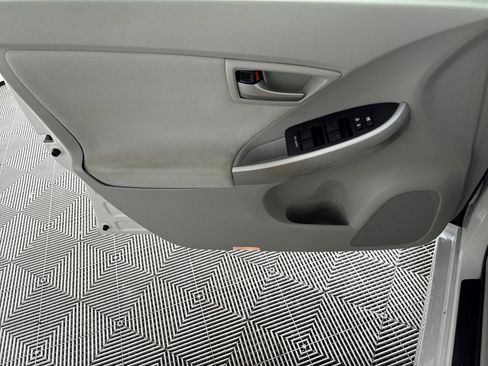 Used 2013 Toyota Prius Three image 9