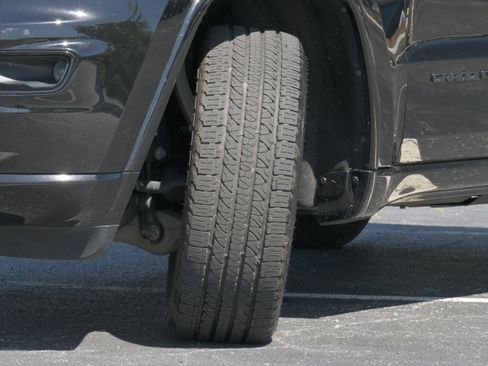 Used 2022 Jeep Grand Cherokee Laredo X image 32