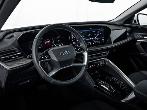 Certified 2025 Audi Q5 Premium w/ Convenience Package image 9
