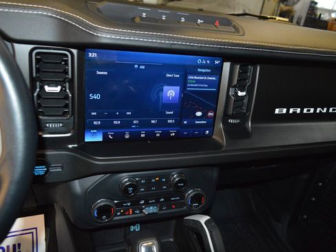 Used 2023 Ford Bronco Wildtrak image 19