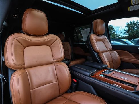 Used 2019 Lincoln Navigator Reserve AWD/4WD image 36