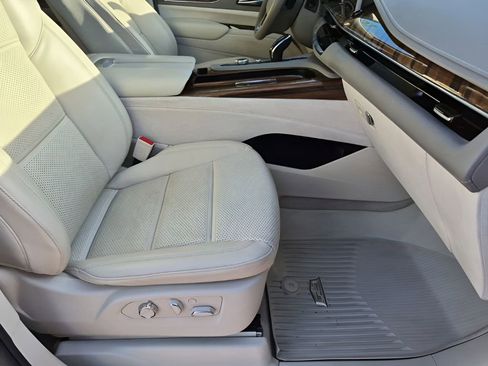 Certified 2023 Cadillac Escalade ESV Sport Platinum w/ LPO, ONYX Package AWD/4WD image 16