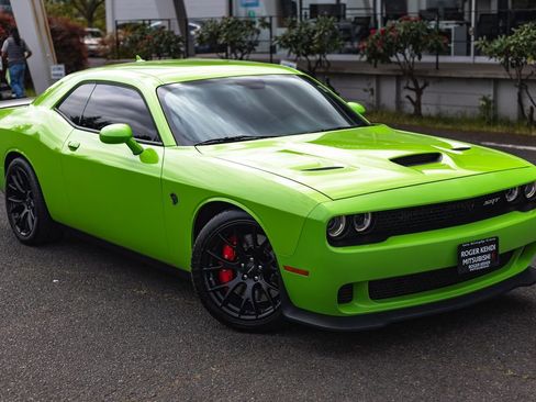 Used 2015 Dodge Challenger SRT Hellcat RWD image 2