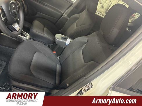 Used 2023 Jeep Renegade Latitude image 12