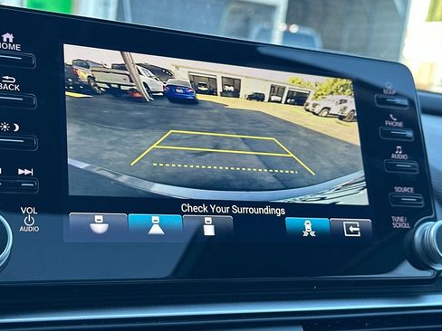 Used 2021 Honda Accord Touring image 17