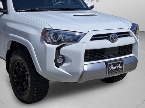 Used 2022 Toyota 4Runner TRD Off-Road AWD/4WD image 32
