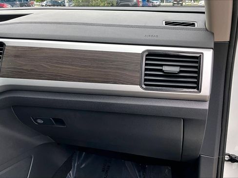 Used 2023 Volkswagen Atlas SE image 19