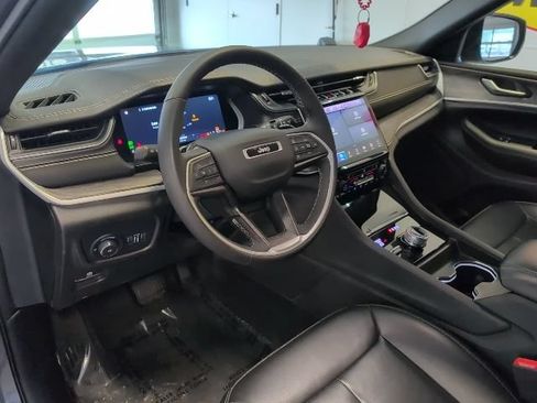 Used 2024 Jeep Grand Cherokee Limited AWD/4WD image 11