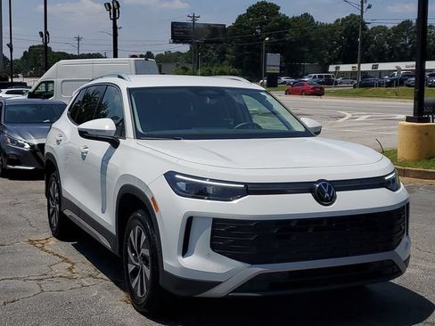 Certified 2025 Volkswagen Tiguan S AWD/4WD image 3