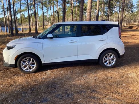 Used 2023 Kia Soul LX w/ LX Technology Package image 2