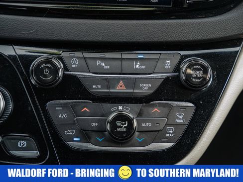 Used 2024 Chrysler Pacifica Touring-L image 24