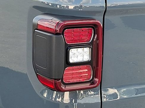 Used 2026 Jeep Gladiator Mojave AWD/4WD image 10