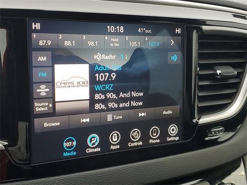 Certified 2020 Chrysler Pacifica Touring-L image 24