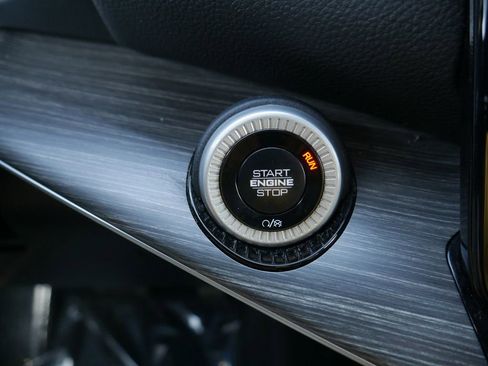 Certified 2024 Jeep Wagoneer L Series III w/ Flexible Seating Group image 36