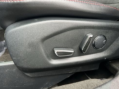 Used 2018 Ford Explorer XLT w/ Equipment Group 202A image 14