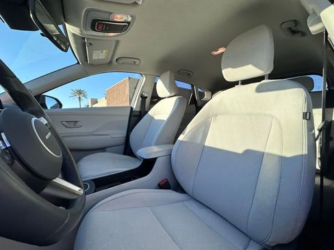 Used 2025 Hyundai Kona SEL image 11
