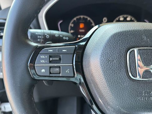 Used 2025 Honda Pilot Touring image 21