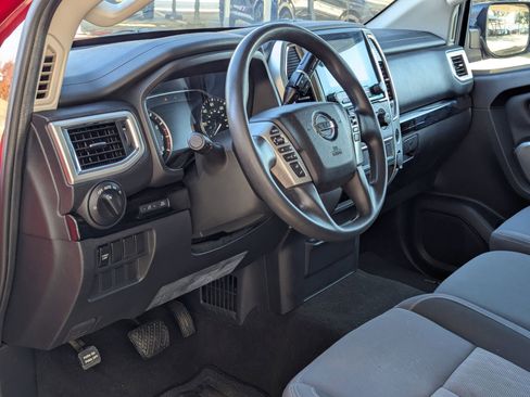 Used 2020 Nissan Titan SV image 13