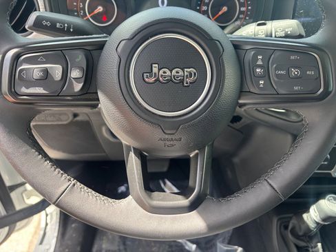 Used 2025 Jeep Wrangler Unlimited Sport AWD/4WD image 27