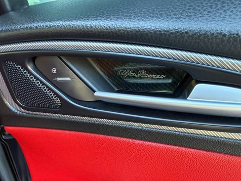 Used 2018 Alfa Romeo Stelvio Ti Sport image 13