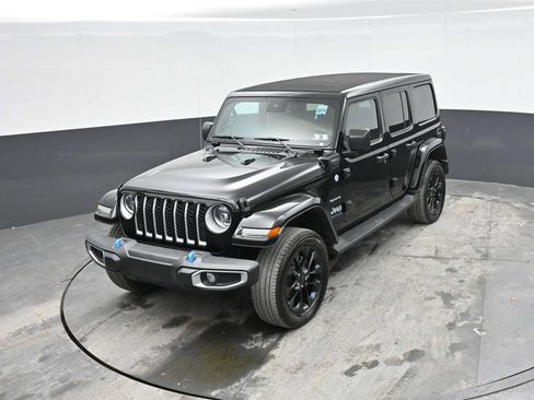Used 2023 Jeep Wrangler Unlimited Sahara w/ Cold Weather Group AWD/4WD image 29