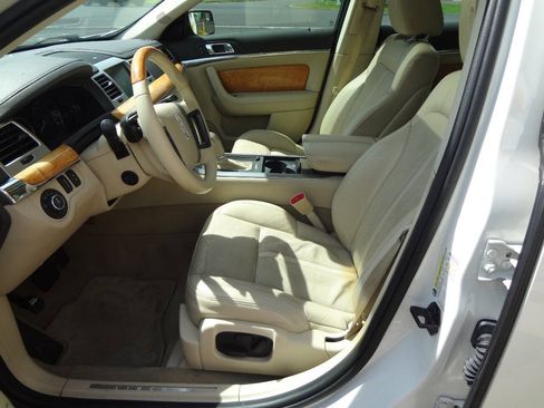 Used 2010 Lincoln MKS AWD image 8