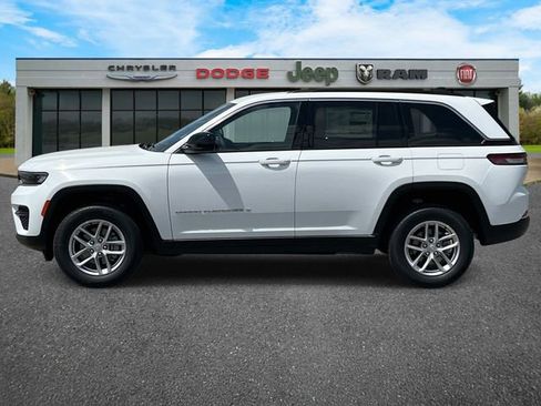 New 2026 Jeep Grand Cherokee Laredo AWD/4WD image 8