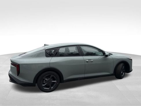 New 2025 Kia K4 LXS image 6