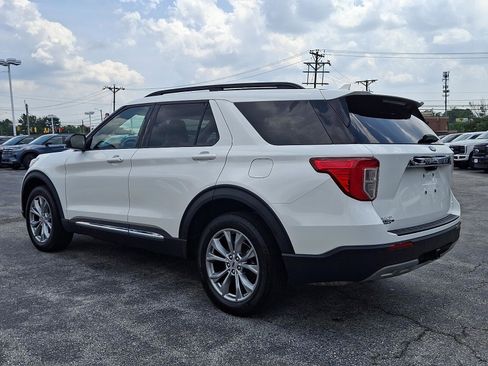 Used 2023 Ford Explorer XLT w/ Equipment Group 202A AWD/4WD image 4