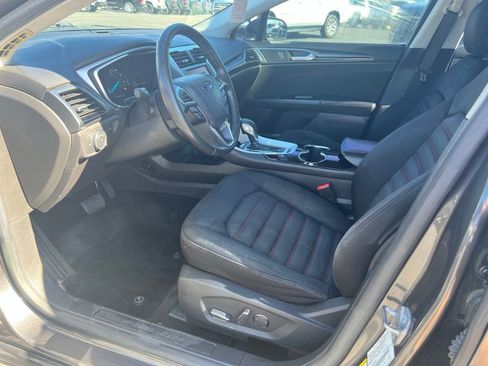 Used 2016 Ford Fusion SE FWD image 24