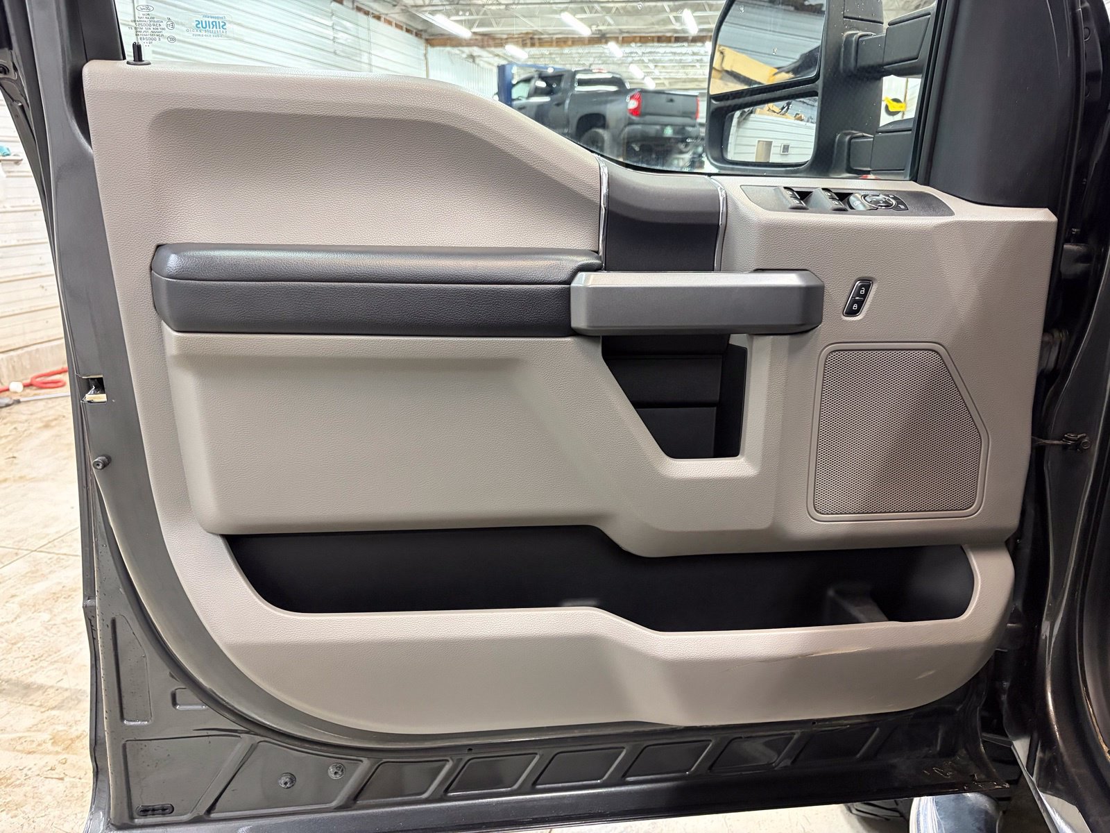 Used 2017 Ford F350 XLT w/ XLT Value Package AWD/4WD image 9