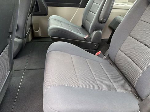 Used 2009 Dodge Grand Caravan SE FWD image 12