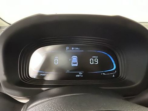 Used 2023 Hyundai Venue SEL FWD image 17