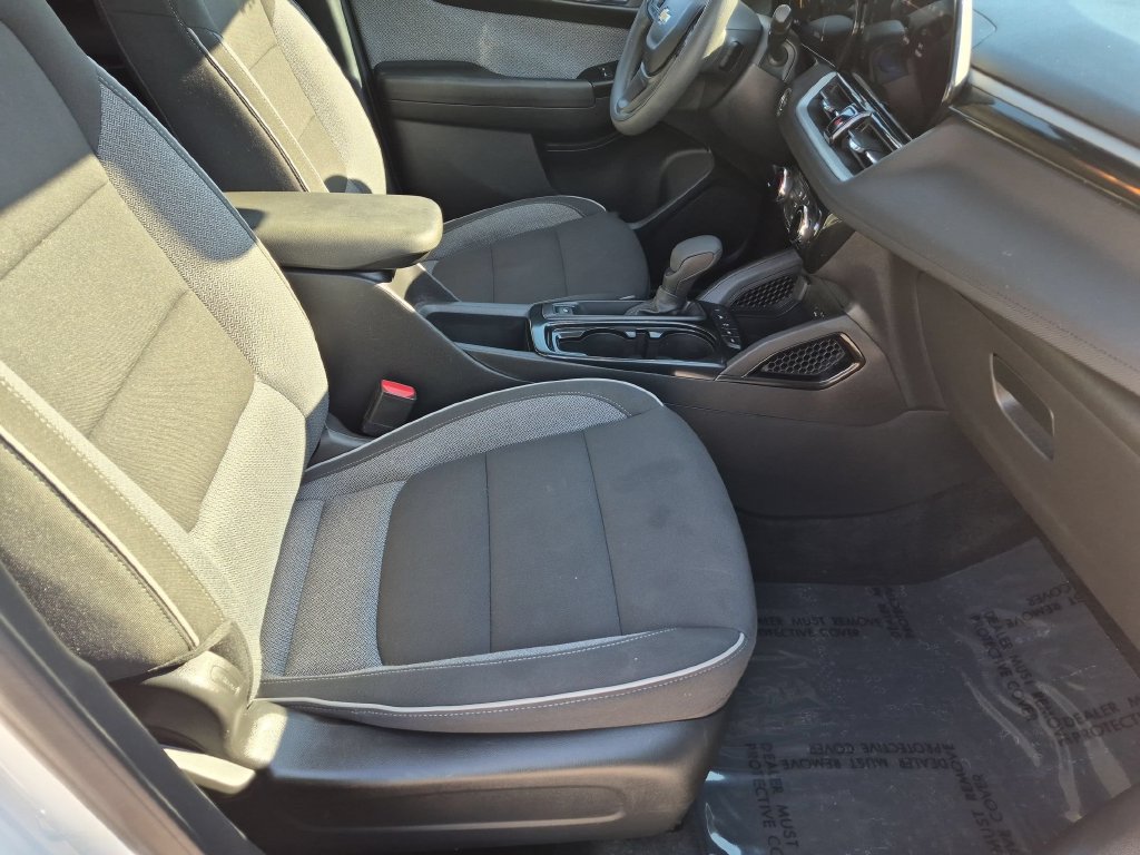 Used 2025 Chevrolet TrailBlazer LT AWD/4WD image 29
