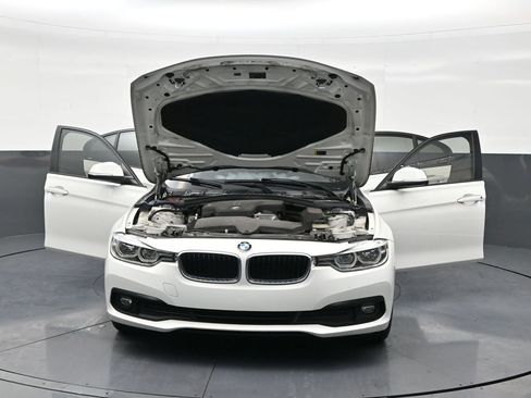 Used 2018 BMW 320i 320i w/ Convenience Package image 34